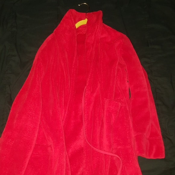 Deep Red Velvet Robe - Picture 3 of 3